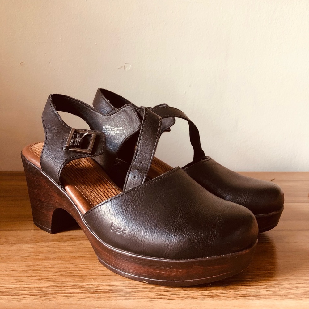 Black and brown b.o.c. clogs